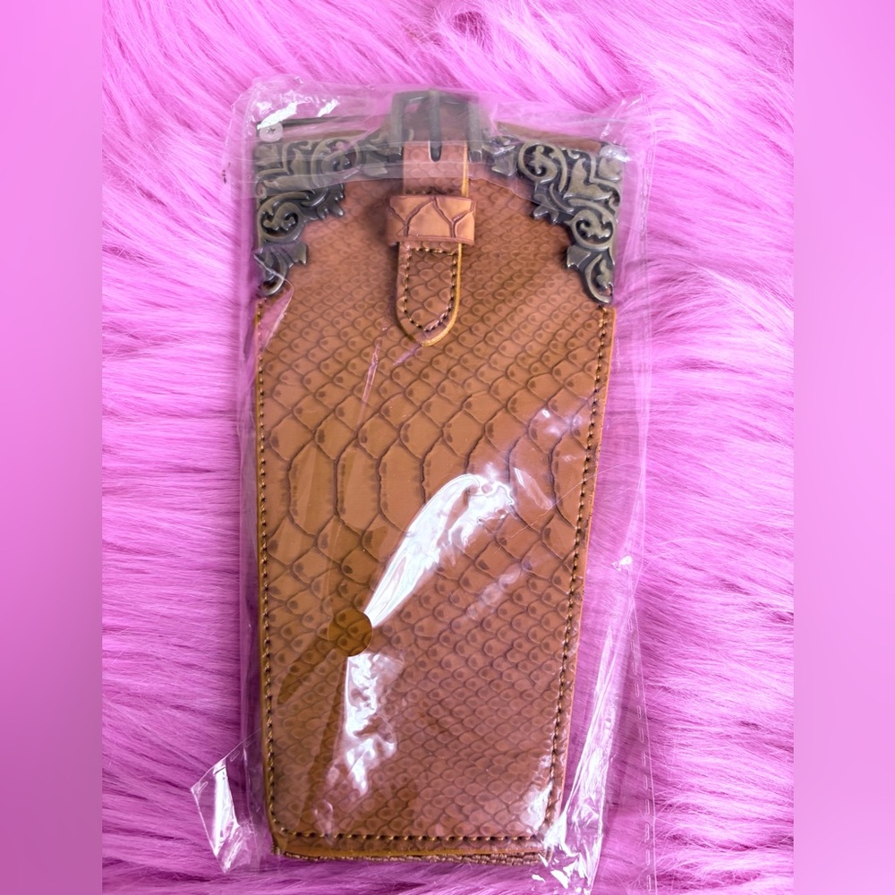 🌺NWOT Stretchable Belt With Prong And Adjustable Three Punch Holes- 3 Available🌺